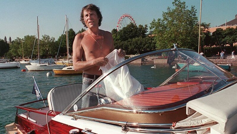 Ein freizügiger Udo Jürgens auf seinem Boot am Limmat in der Schweiz im August 1994 (Bild: APA/EPA/STR)