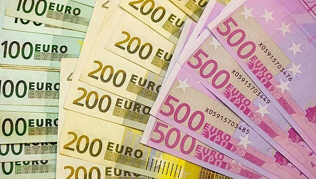 Die Frau übergab Bargeld und Gold im Wert von mehr als 50.000 Euro an die Betrüger (Bild: dpa-Zentralbild/Patrick Pleul)