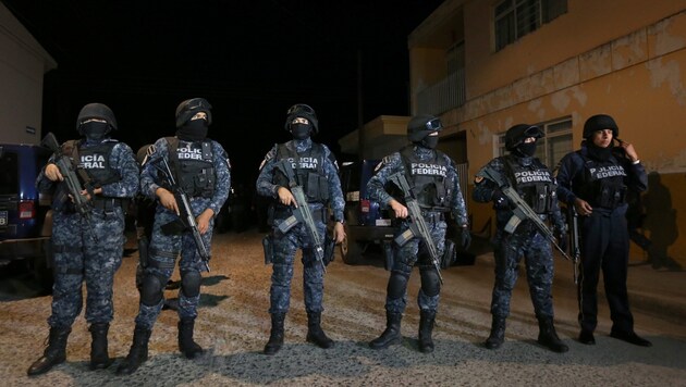 Die mexikanische Bundespolizei soll Mitglieder einer Bürgerwehr kaltblütig erschossen haben. (Bild: APA/EPA/ULISES RUIZ BASURTO)