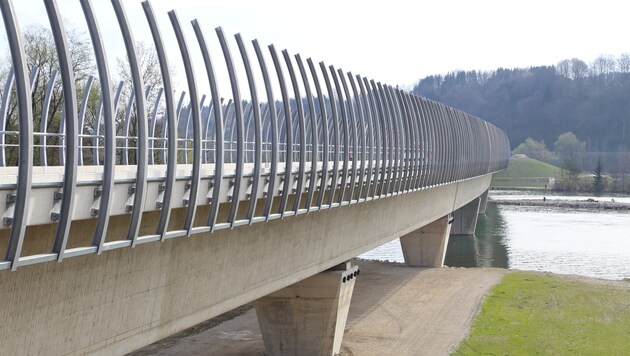 Die 600 Meter lange Eisenbahnbrücke bei Stein ist großteils fertiggestellt. (Bild: Evelyn Hronek)