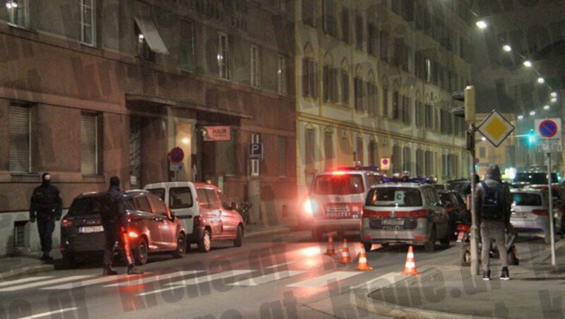 Auch in Graz standen Polizei und Cobra im Zuge der Großrazzia im Einsatz. (Bild: Christian Jauschowetz)