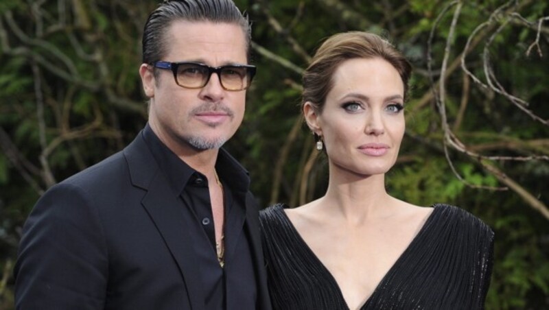 Brad Pitt und Angelina Jolie verbringen lieber Zeit mit ihren Kids statt mit Twitter und Co. (Bild: APA/EPA/FACUNDO ARRIZABALAGA)