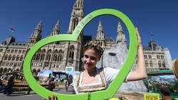 Die Steirer machen den Rathausplatz in Wien wieder zum weiß-grünen Dorf (Bild: Jürgen Radspieler)