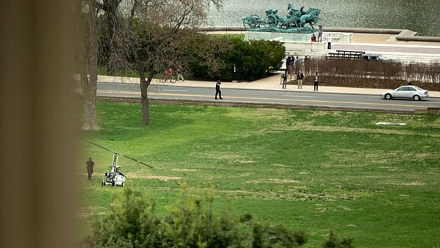 Der Mini-Hubschrauber vor dem Kapitol (Bild: AP)