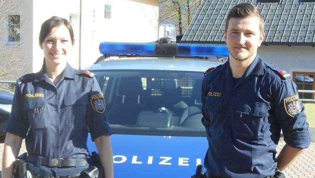 Dijana Sola-Dojcinovic und Christian Englbrecht-Dießlbacher kümmerten sich um den Zweijährigen. (Bild: Polizei Gmunden)