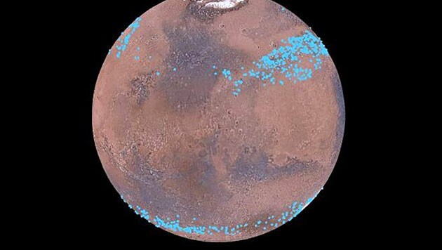Die blauen Punkte zeigen, wo auf dem Mars Gletscher unter dem Staub liegen. (Bild: Mars Digital Image Model, NASA/Nanna Karlsson)