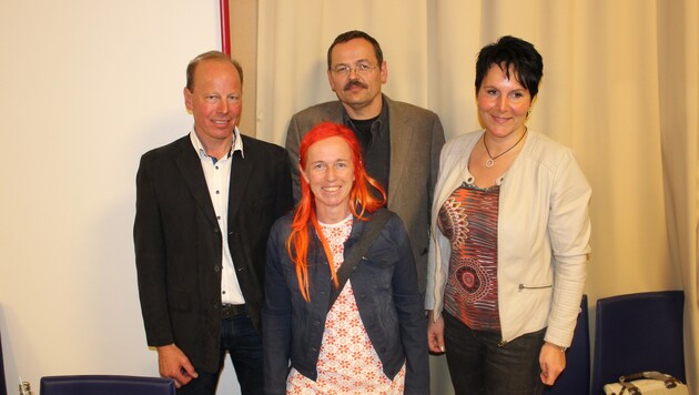 Neuer Vorstand: Peter Schweiger (li.), Johannes Härting, Doris Wilflingseder, Claudia Hauser (re.). (Bild: Tierschutzverein für Tirol)