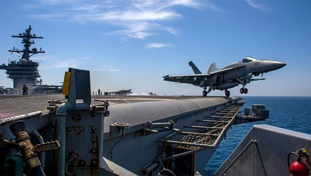 Eine F/A-18E/F Super Hornet startet von einem US-Flugzeugträger aus zu einem Einsatz. (Bild: U.S. Navy/Jacob G. Sisco)
