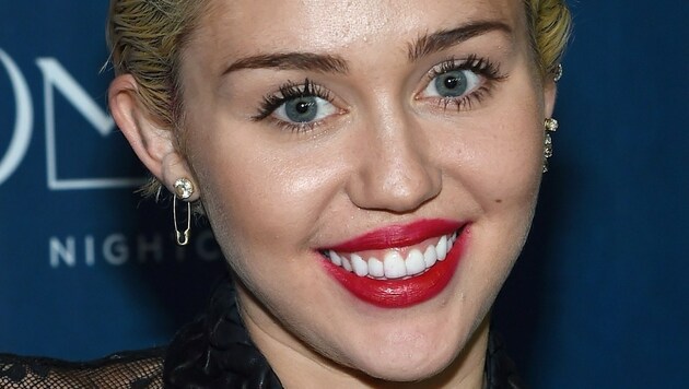 Jung und strahlend schön kennt man Miley Cyrus. (Bild: AFP)