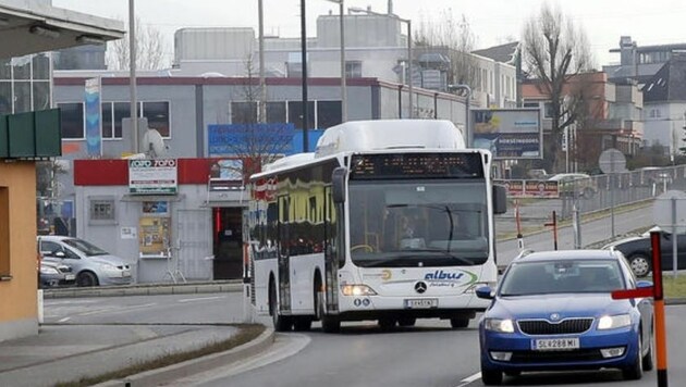 Die Verkehrsverbunde erhöhen nur ein Jahr nach Einführung des 366 Euro-Jahrestickets die Preise. (Bild: Markus Tschepp)