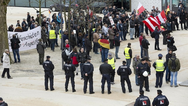 Pegida-Demo in Bregenz. (Bild: DIETMAR MATHIS / APA / picturedesk.com)