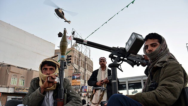 Bewaffnete Houthi-Rebellen (Bild: APA/EPA/YAHYA ARHAB)