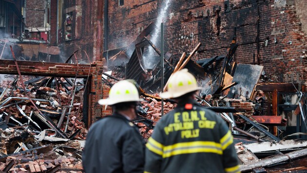Die Explosion in Manhattan ließ vier Häuser ganz oder teilweise einstürzen. (Bild: AP)