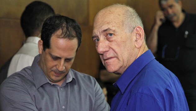 Ex-Premier Ehud Olmert vor Gericht (Bild: APA/EPA/FINBARR O'REILLY/POOL)