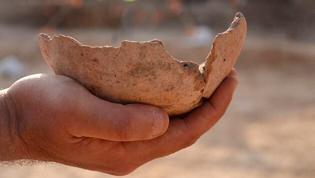 ... Teile eines tönernen Gefäßes (Bild: Israel Antiquities Authority)