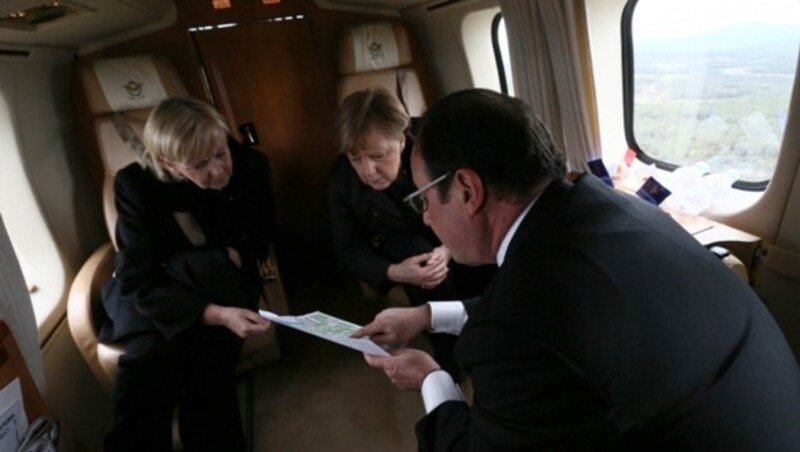 Kanzlerin Merkel und Hollande auf dem Weg zum Absturzort (Bild: AP)