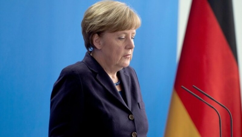 Deutschlands Bundeskanzlerin Merkel reagierte "schockiert" auf die Nachricht des Unglücks. (Bild: APA/EPA/SOEREN STACHE)