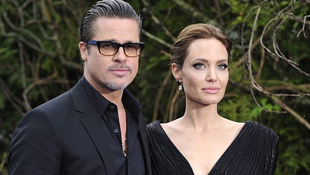 Brad Pitt und Angelina Jolie (Bild: APA/EPA/FACUNDO ARRIZABALAGA)