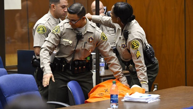 Suge Knight kollabierte im Gericht, nachdem seine Kaution auf 25 Millionen Dollar festgesetzt wurde. (Bild: AP)