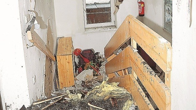 Verwüstung wohin das Auge reicht: So sieht das Treppenhaus in dem zerstörten Wohnhaus aus. (Bild: Gerhard Schiel)