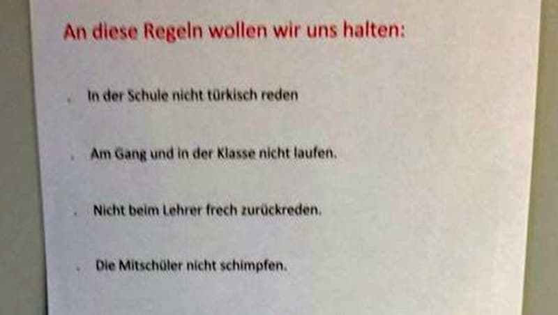 In einer Neuen Mittelschule in Wien soll dieses "Regelwerk" ausgehängt sein. (Bild: Screenshot Facebook)