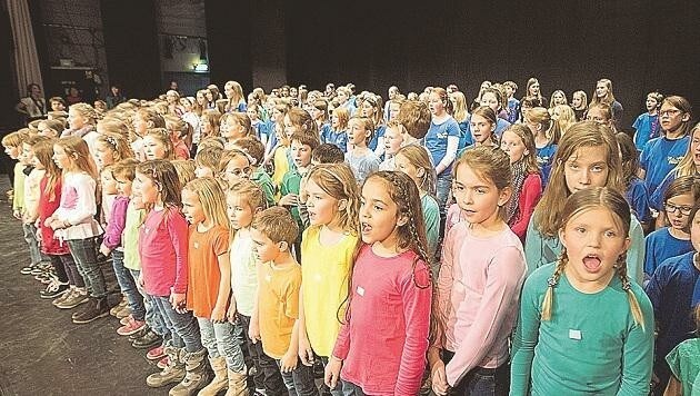 250 Kinder aus dem ganzen Land trafen sich Samstag im Odeion zum Chorsingen. (Bild: Franz Neumayr)