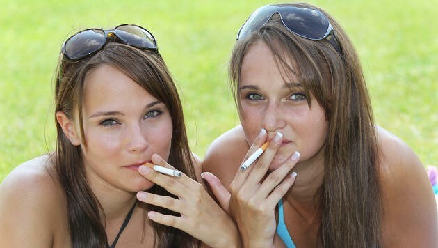 Mehr als jede zweite junge Oberösterreicherin zwischen 15 und 19 raucht. (Bild: Peter Tomschi)