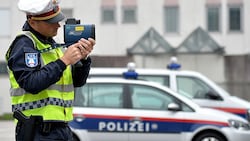 158 statt 70 erlaubten km/h zeigte das Lasermessgerät an (Bild: APA/Barbara Gindl (Symbolbild))