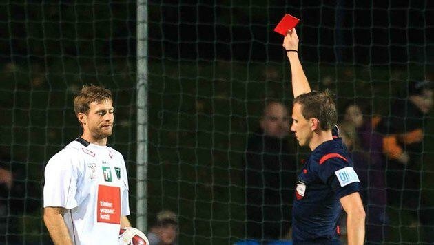 Bei der 0:2-Niederlage im ersten Saisonduell gegen den FAC sah Wacker-Goalie Pascal Grünwald Rot. (Bild: DIENER / Philipp Schalber)