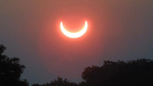 Eine partielle Sonnenfinsternis. Ein seltenes, umso faszinierenderes Naturschauspiel. (Bild: KLEMENS GROH)