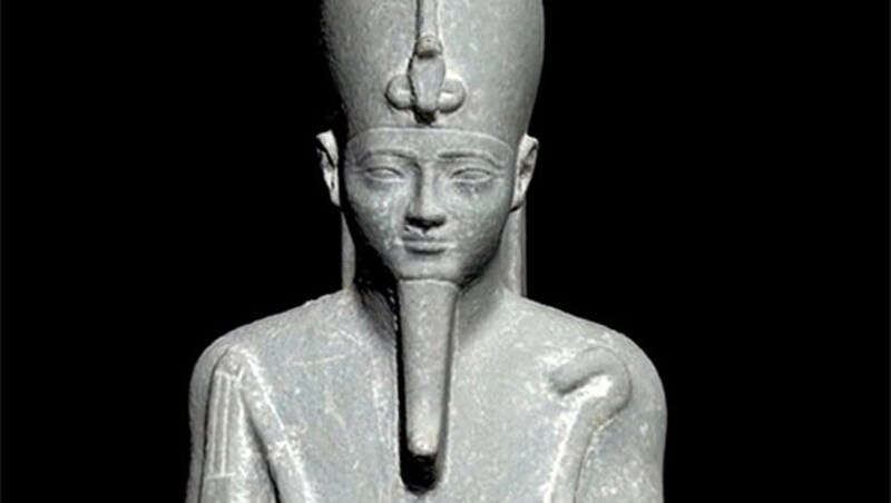 Eine der in Karnak entdeckten Osiris-Statuen (Bild: © CNRS-Cfeetk/J. Maucor)