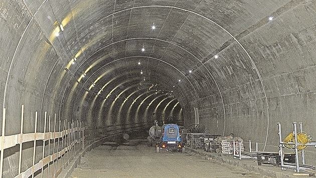 900 Meter der neuen Tunnelröhre auf der Tauernautobahn bei Zederhaus sind schon fertig. (Bild: Roland Holitzky)