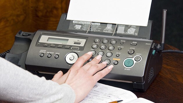 Per Fax sandten die Unbekannten den falschen Überweisungsauftrag. (Bild: thinkstockphotos.de)