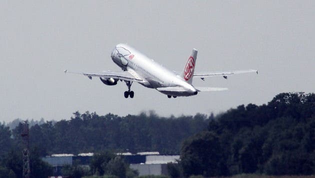 Kurz nach dem Stark geriet die Maschine (Symbolbild) in Starkwindböen (Bild: CHRISTIAN JAUSCHOWETZ)