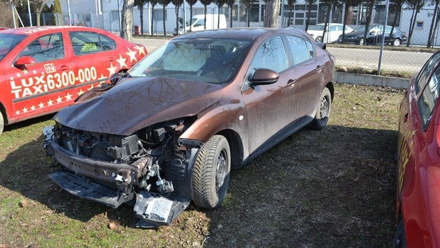Schrott-Mazda für 2.333 Euro (Bild: www.aaaplatform.com)
