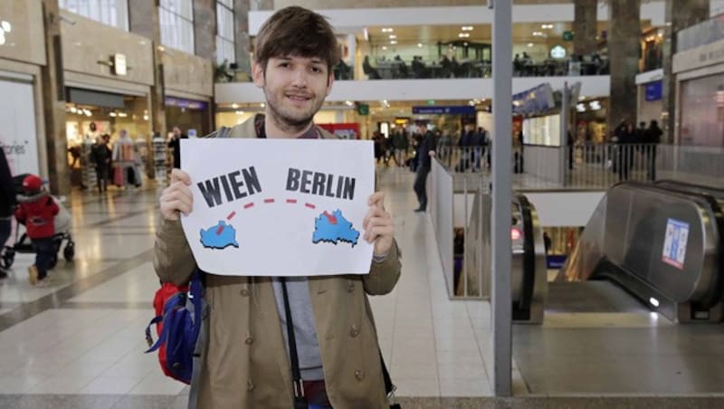 Ready to go! Ab Mitte März wird der Vlogger als erster Österreicher in einer YouTube-WG leben. (Bild: Klemens Groh)