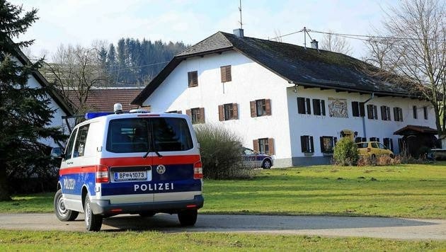 Schauplatz des brutalen Überfalls in der 265-Einwohner-Gemeinde Rutzenham war dieses Bauernhaus. (Bild: Helmut Klein)