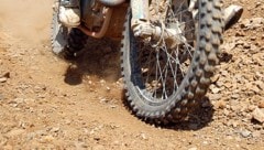 Beim Motocross-Training stürzte der Siebenjährige schwer. (Bild: APA/Georg Hochmuth (Symbolbild))