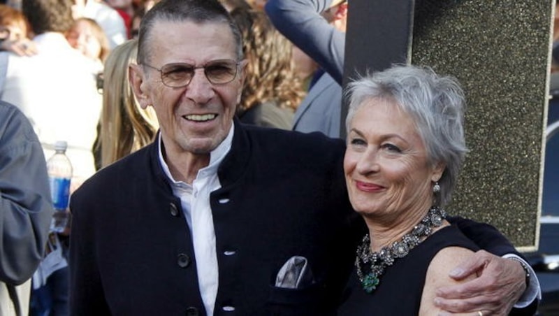 Leonard Nimoy und seine Frau Susan Bay Nimoy im Jahr 2009. (Bild: APA/EPA/NINA PROMMER)