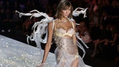 Karlie Kloss am Laufsteg von Victoria's Secret (Bild: EPA)