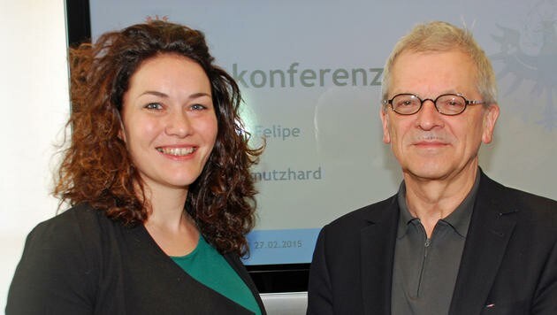 Ingrid Felipe präsentierte mit Ludwig Schmutzhard (Sachgebiet Verkehrsplanung) die 100er-Studie. (Bild: Land Tirol)