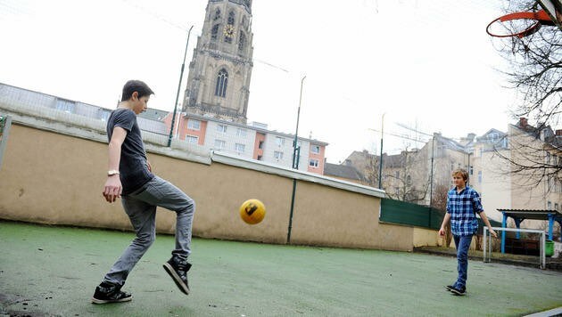 Im Stuwe wird Fußball gespielt, wo Lärmschutzmaßnahmen den Aufprall der Bälle dämpfen sollen. (Bild: Markus Wenzel)