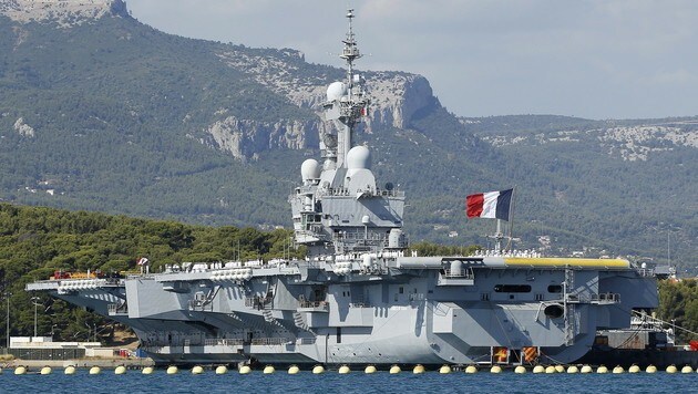 Frankreich setzt jetzt den Flugzeugträger "Charles de Gaulle" gegen den Islamischen Staat ein. (Bild: SEBASTIEN NOGIER/EPA/picturedesk.com)