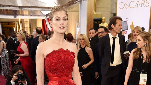 Rosamund Pike am roten Teppich (Bild: AP)