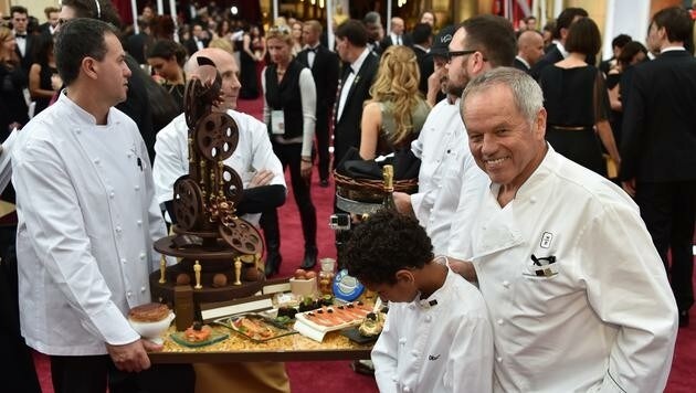 Wolfgang Puck bringt Leckereien auf den Red Carpet mit. (Bild: AFP)