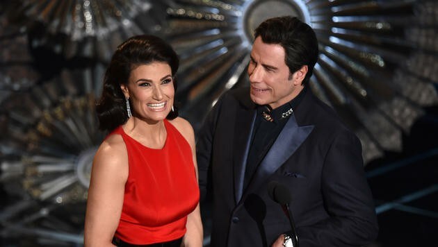 Idina Menzel und John Travolta (Bild: AP)