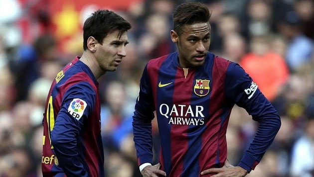 Neymar (right) was once supposed to shape a new golden era with Lionel Messi. (Bild: APA/EPA/ALBERTO ESTEVEZ)