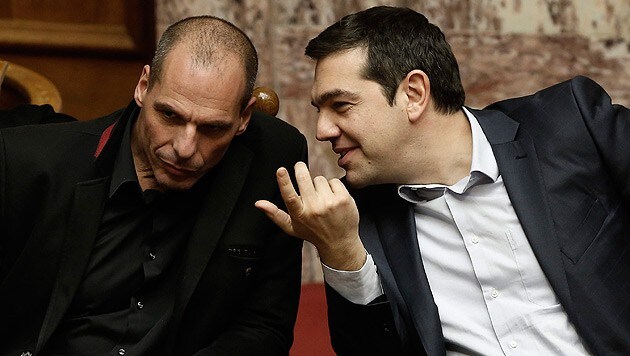 Die "wahre Schlacht" für Ministerpräsident Tsipras und Finanzminister Varoufakis beginnt erst jetzt. (Bild: APA/EPA/YANNIS KOLESIDIS)