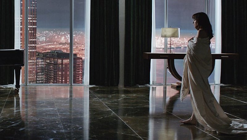 Ana im Apartment von Christian Grey (Bild: UPI)