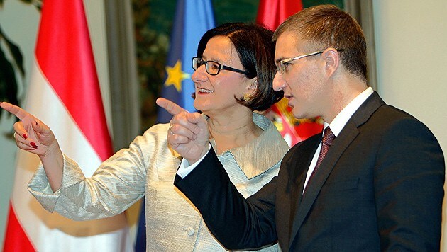 Mikl-Leitner und ihr serbischer Amtskollege Nebojsa Stefanovic (Bild: APA/EPA/KOCA SULEJMANOVIC)